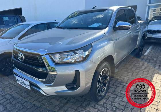TOYOTA HILUX 2.8 D-4D TURBO DIESEL CD SRV 4X4 AUTOMÁTICO TOYOTA HILUX 2.8 D-4D TURBO DIESEL CD SRV 4X4 AUTOMÁTICO
